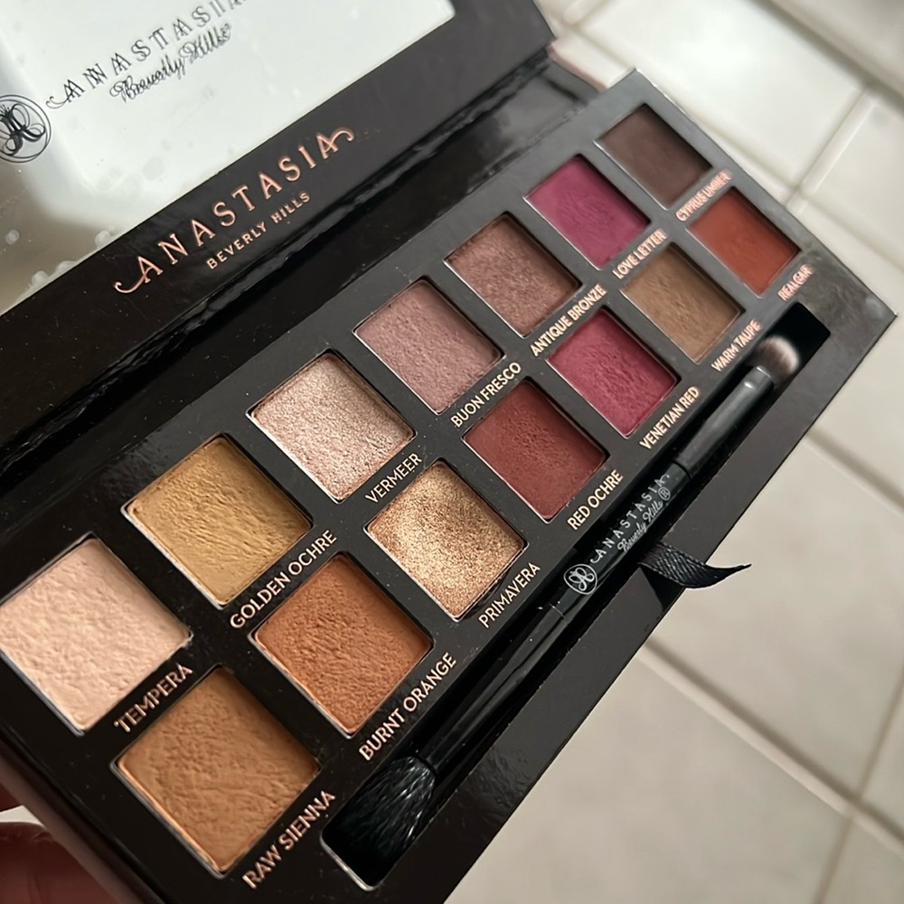 Anastasia Beverly Hills modern renaissance eyeshadow palette